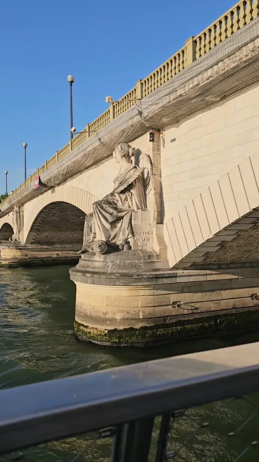 Bateaux Parisiens — deck and water view