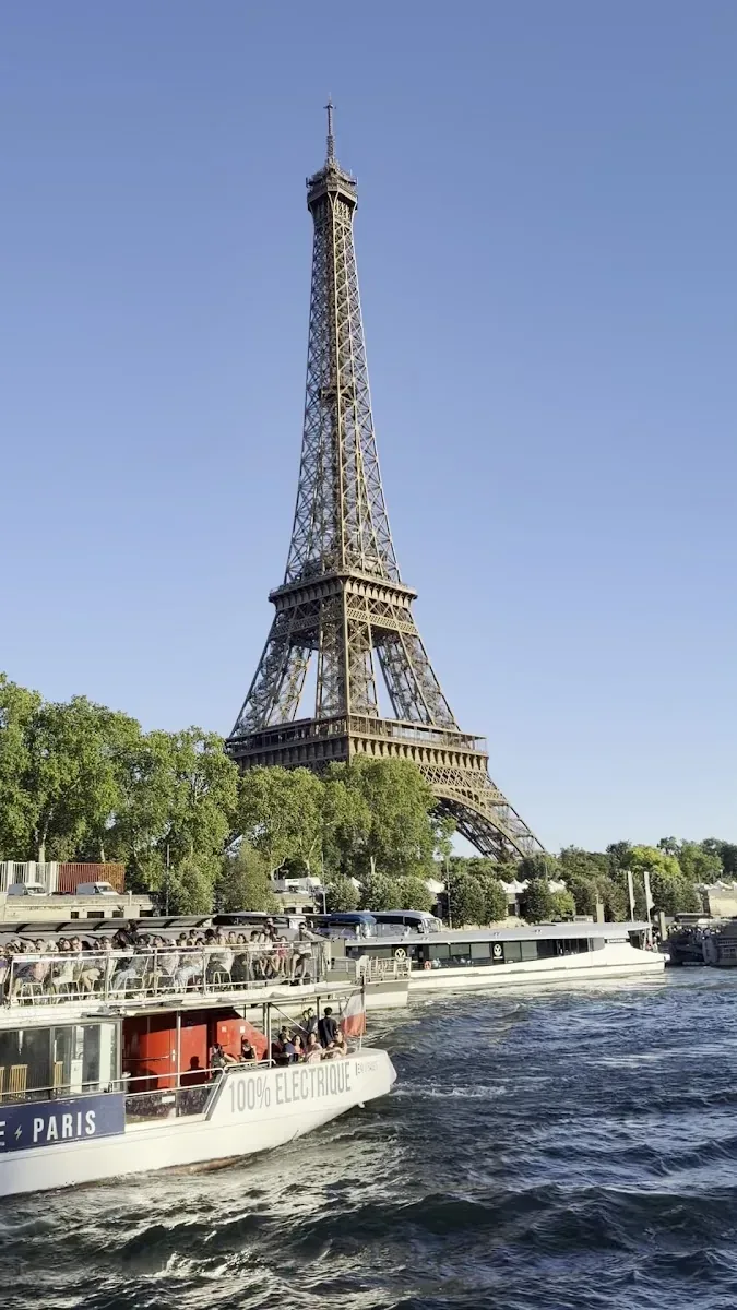 Guest photo from Bateaux Parisiens by Raghavendra Reddy Manda